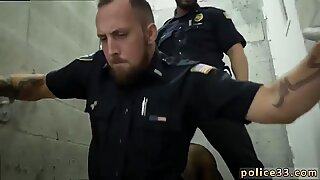 Video japan bjørn politimann homofil menn sex og stor penis politi homofile knuller den hvite politimannen med