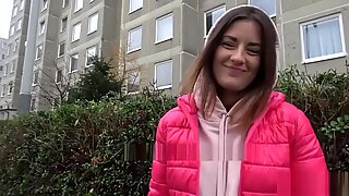 Öffentlichkeit agent heiß russisch mit tätowierungen liebt es, großen penis zu nehmen